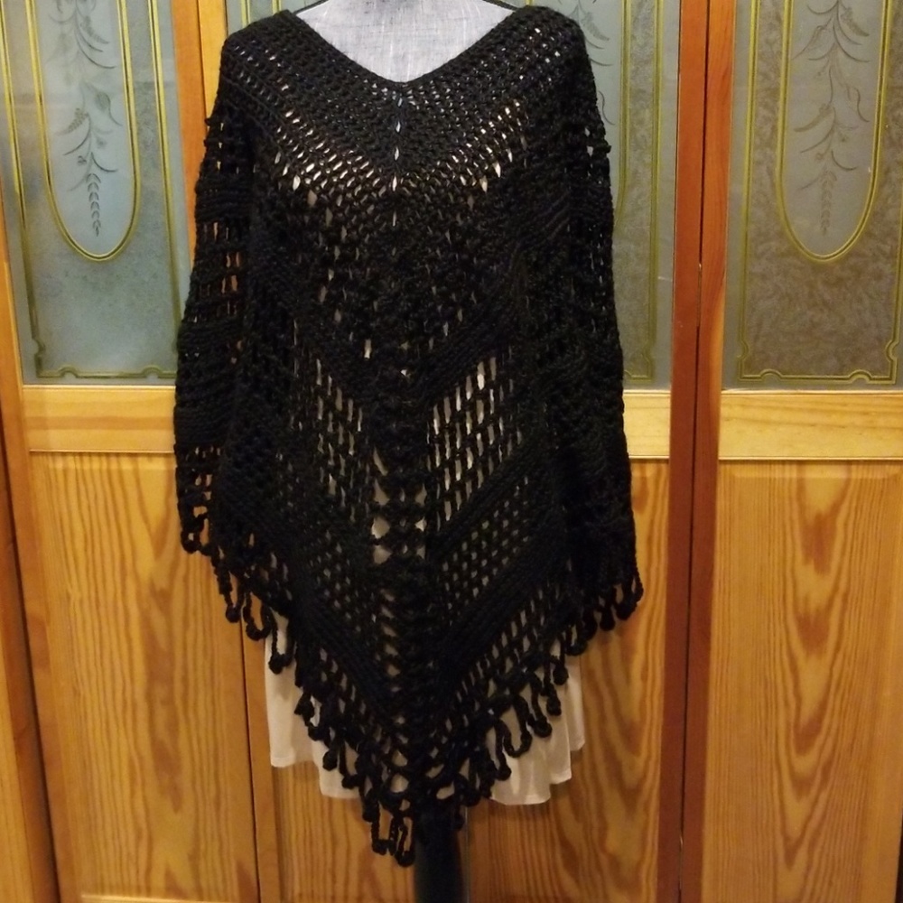 Handmade black soft poncho - Picture 1 of 7
